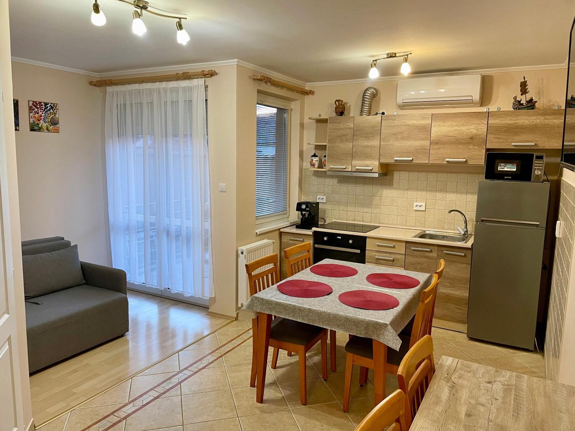 Márta Apartman Hajdúszoboszló Exterior foto